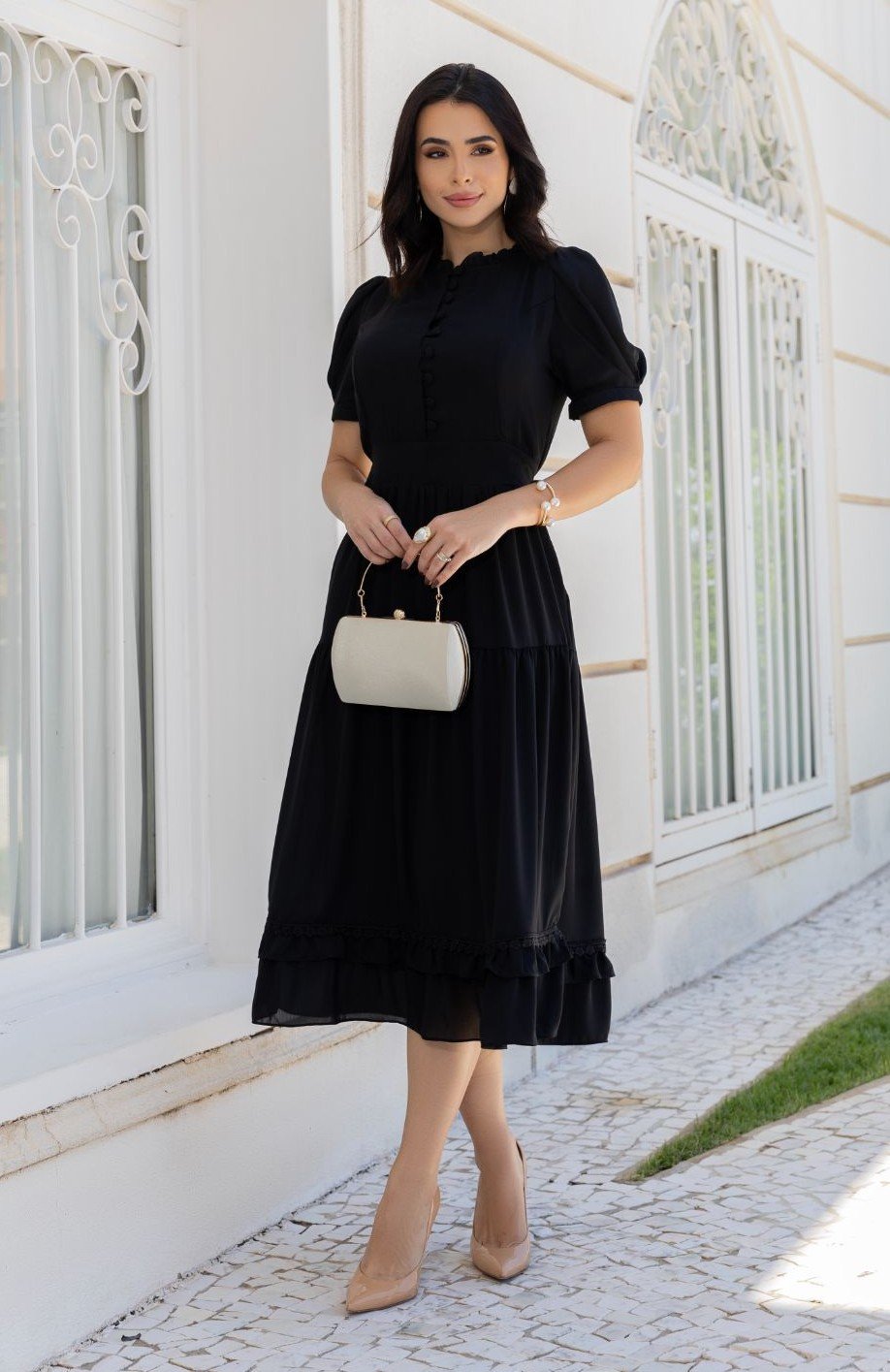 Vestido premium Alma em chiffon texturizado preto, forrado